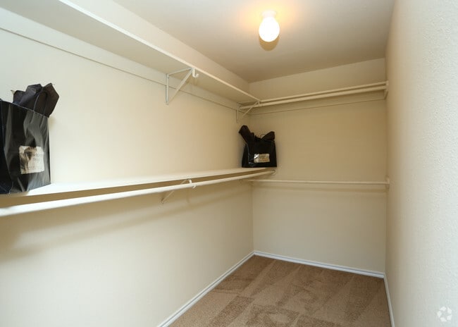 2BD,2BA - 1067 SF