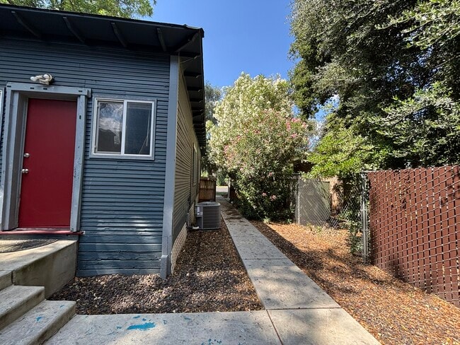 Photo - 1613 Locust St