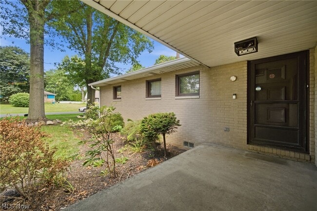Photo - 1097 Oak Tree Rd