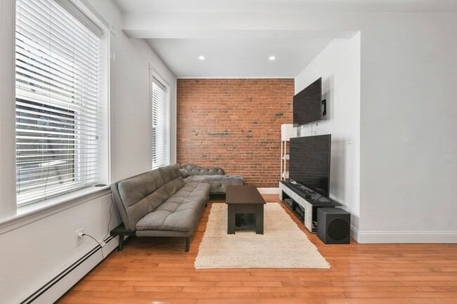 Photo - 168 F St Unit 3