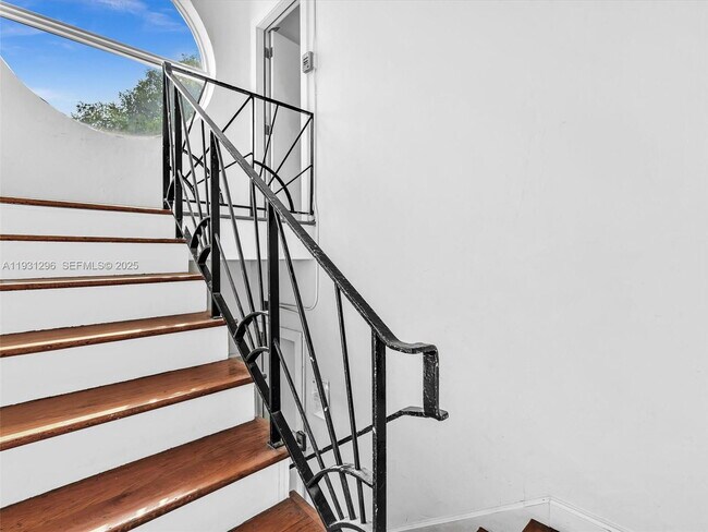 Photo - 1009 Meridian Ave