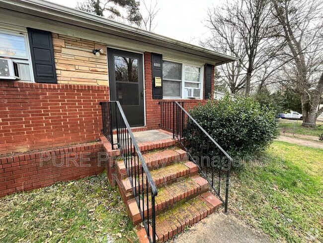 Building Photo - 6001 Ingleside Dr Rental