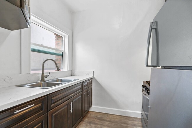 Building Photo - 720 S. Alvarado St Rental