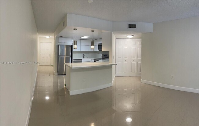 Building Photo - 8343 Lake Dr Unit 306 Rental