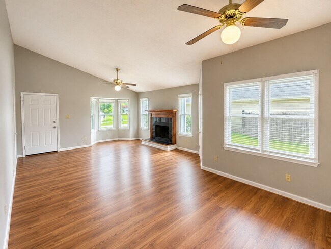 Photo - 633 Winthrop Ct