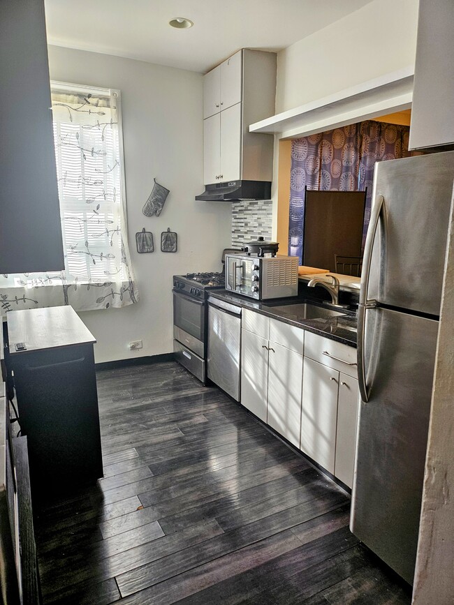 Kitchen - 6942 S Dante Ave