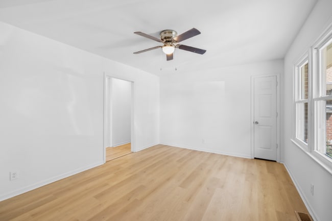Building Photo - 3512 Columbia St Rental