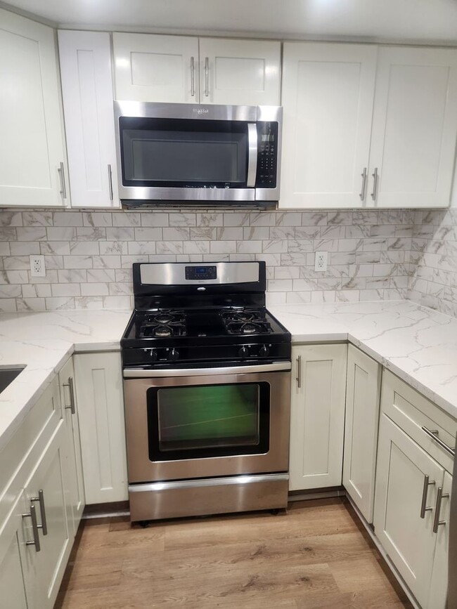 Photo - Clean and bright throughout, 2-bedroom, 1.5 Bathroom, two story unit in a great Windsor location!