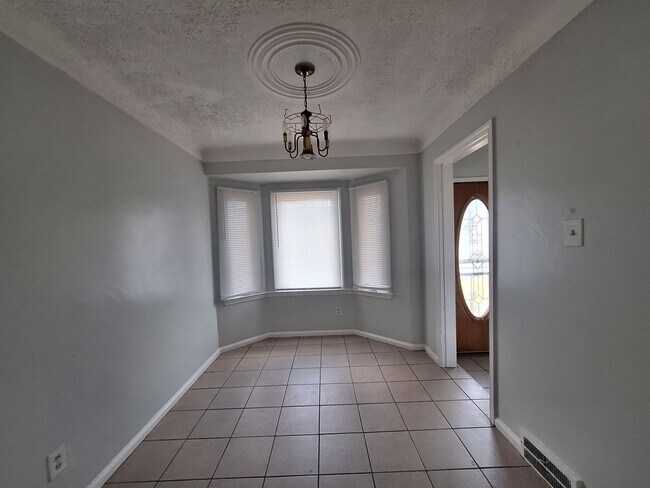 Photo - 11243 Roxbury St