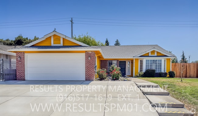 Building Photo - Spacious 4 Bedroom on corner lot Rental