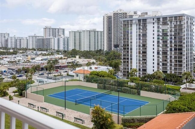 Photo - 3020 NE 32nd Ave Unidad 1013