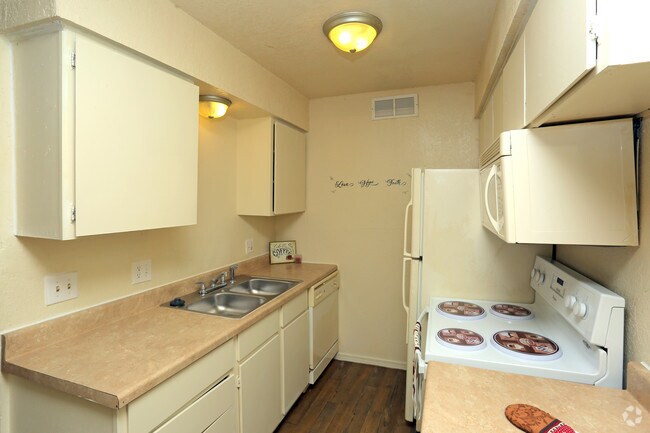 1BR - 740SF - Kitchen - Flats @ 139