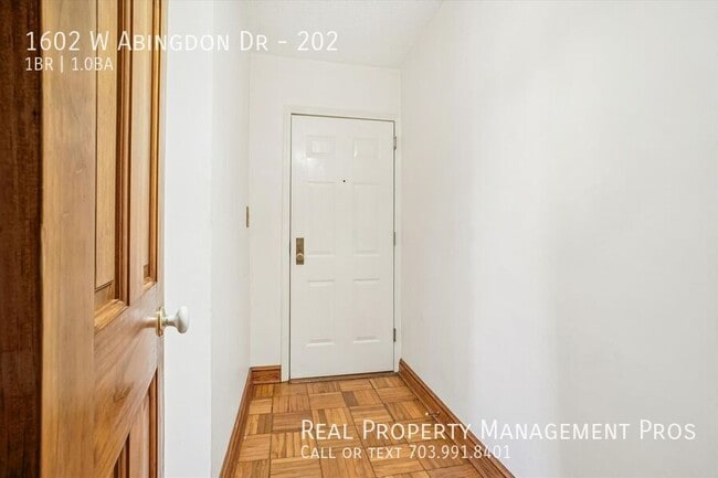Photo - 1602 W Abingdon Dr Unit 202