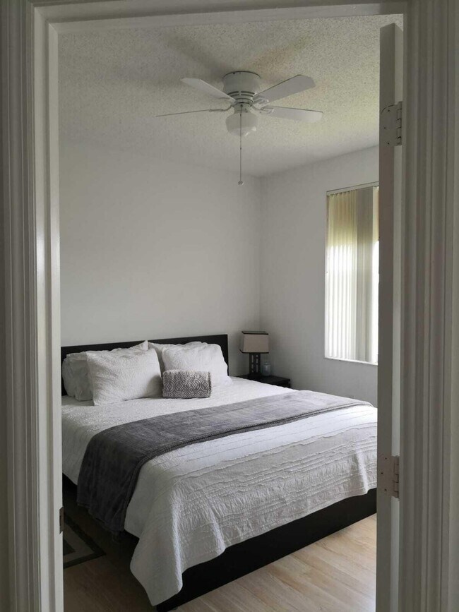 Photo - 2100 Greenview Shores Blvd Unit 523