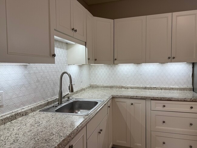 Building Photo - 630 Metropolitan Ave Unit 3