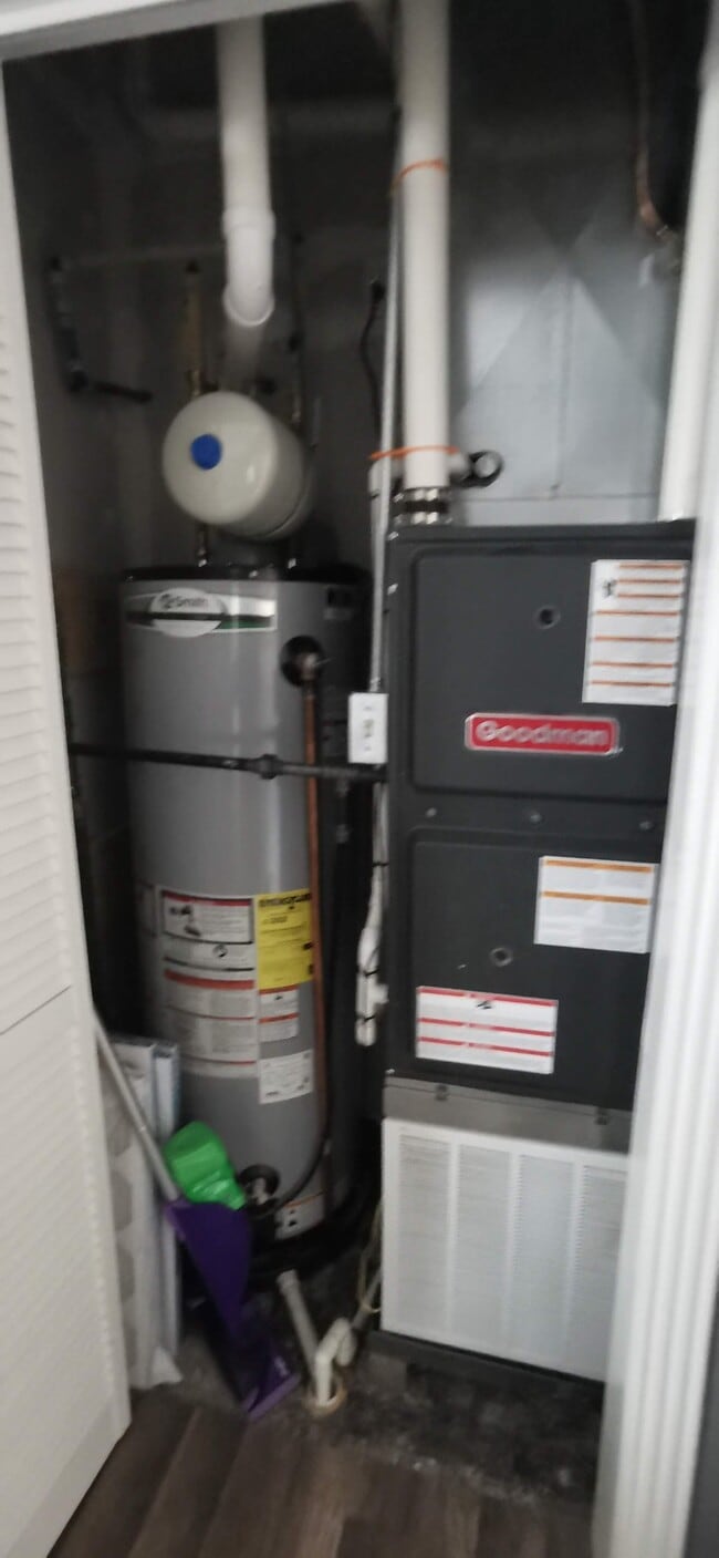 Photo - 844 Oak St Unit 1