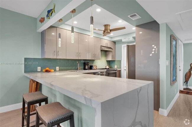 Building Photo - 2751 N Palm Aire Dr Rental
