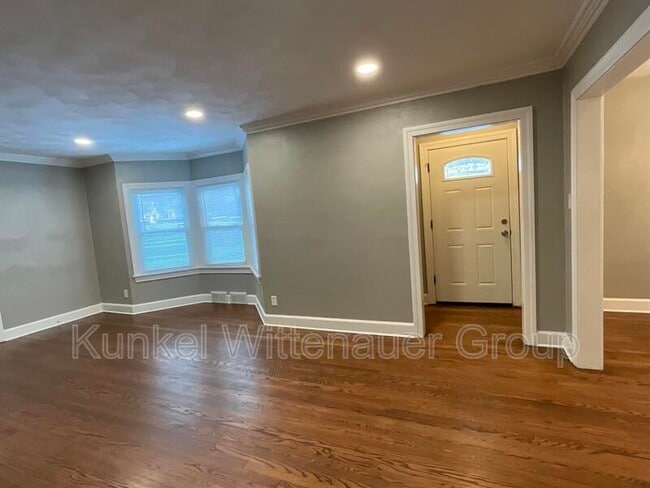 Photo - 132 N 82nd St