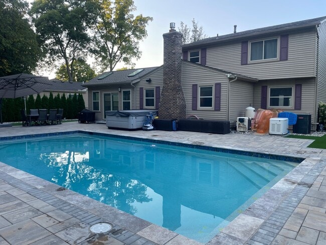 Pool, hot tub and fireplace with patio - 39953 Sandpoint Way
