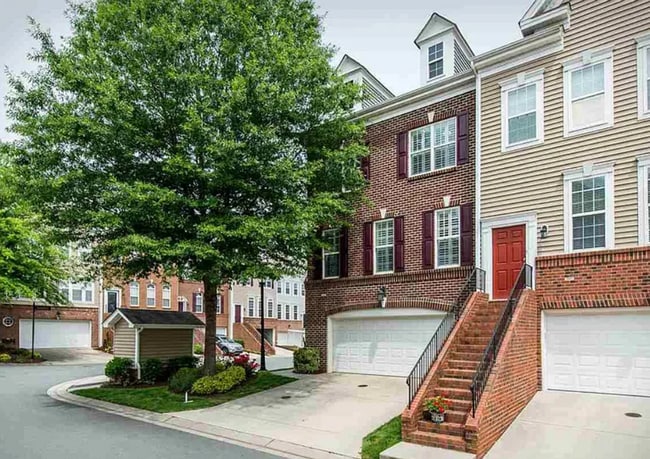 Building Photo - Spacious 3-Story Townhome Near Crabtree – Available January 15