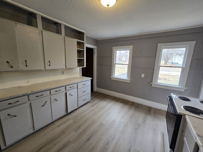 Photo - 714 W 1st St