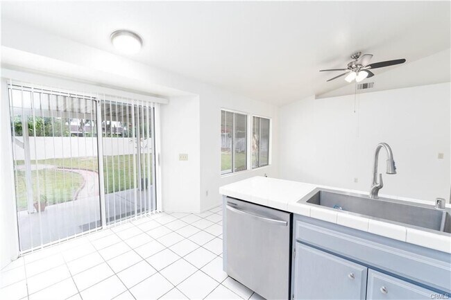 Photo - 443 S Tamarisk Ave