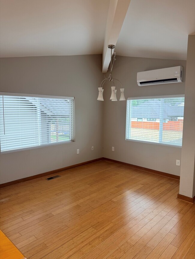 Photo - Spacious Home with Office, Studio, Workshop - Endless Possibilities!