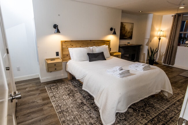 Photo - 5 Madison Pl