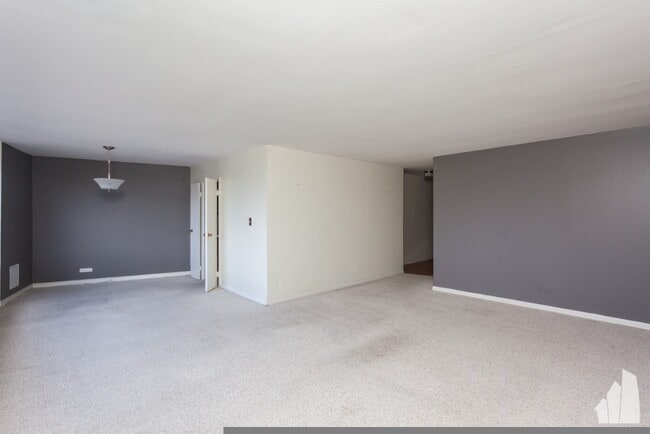 Photo - 3900 N Pine Grove Ave Unit 901