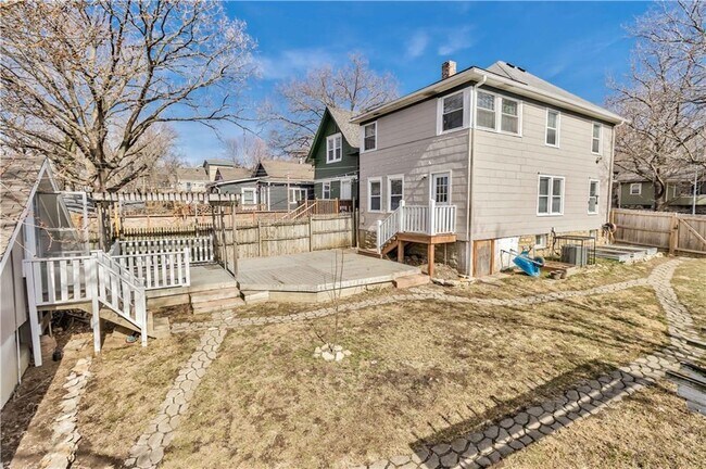exterior - 4244 Holmes St