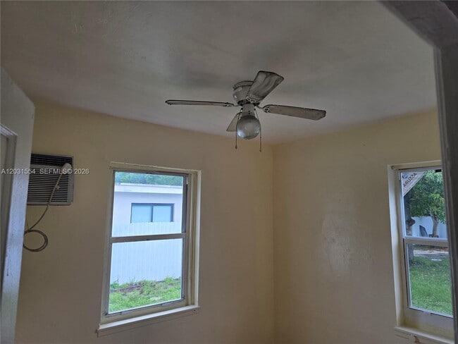 Photo - 840 NE 124th St Unit 1