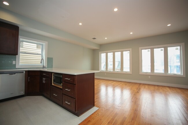 Photo - 141 Beach St Unit 2