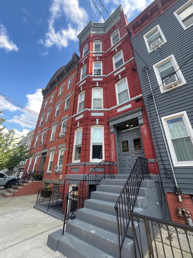 Building Photo - 343 Pavonia Ave