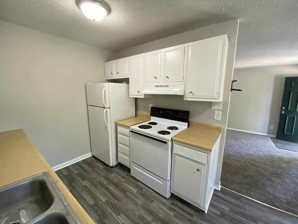 Kitchen - Rand Holly Berry