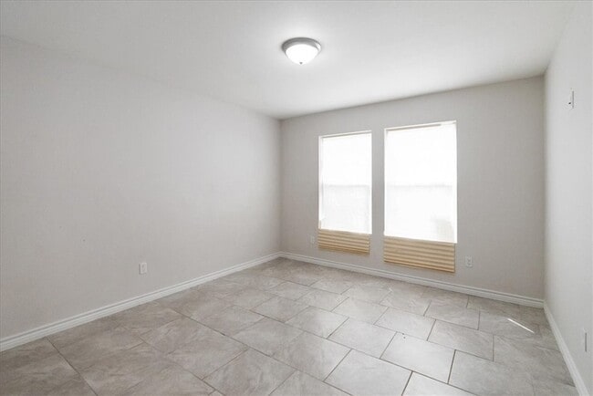 Photo - 525 Military Dr