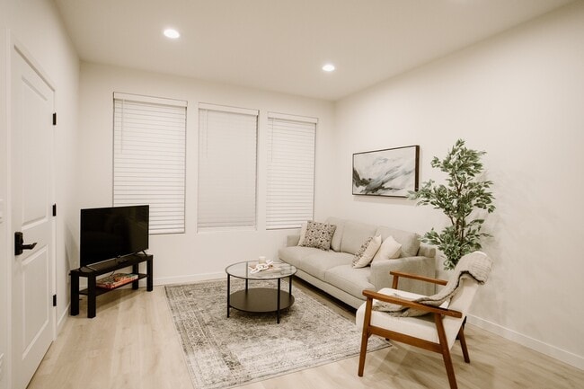 Building Photo - 3923 SE 54th Ave Unit 1B