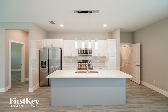 Photo - 1829 Superior Way