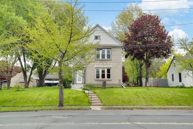 Building Photo - 1360 Dale St N Unit Lower