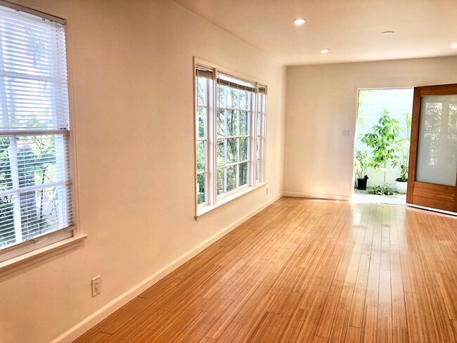 Loking from Dining area to Front Door - 12114 Ohio Ave Unit 12114 Ohio Ave.