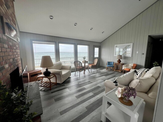 Photo - 1355 Watersedge Way