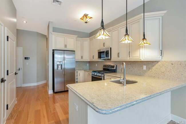 Photo - 10 Wall St Unit 3B