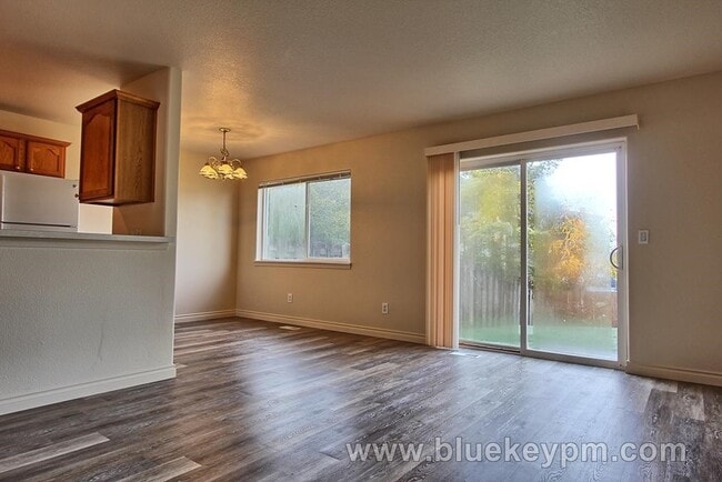 Photo - 3 Bed, 1.5 Bath Duplex in Hazel Dell Close to Bus Lines and Shopping