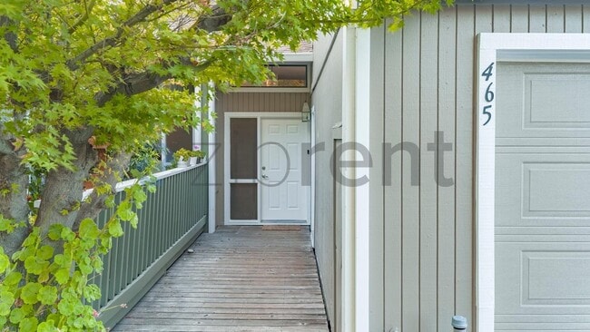 Building Photo - Unit