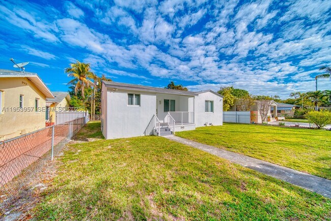 Photo - 4345 SW 5th St