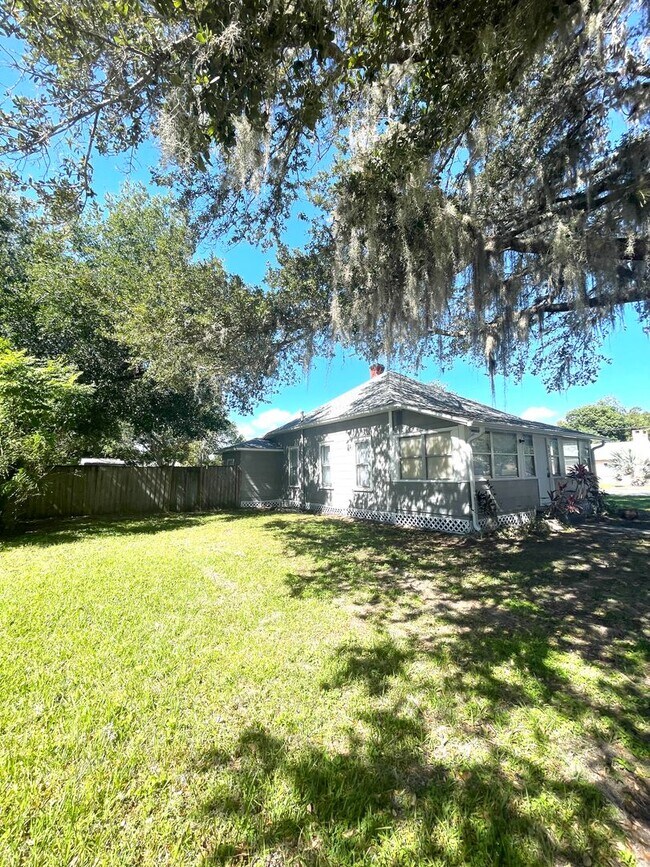 802 Missouri Ave Unidad Main House