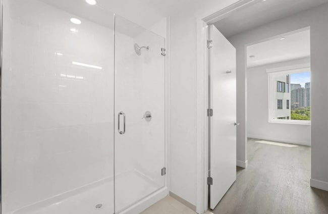 Photo - 300 N Ashland Ave Unidad 2