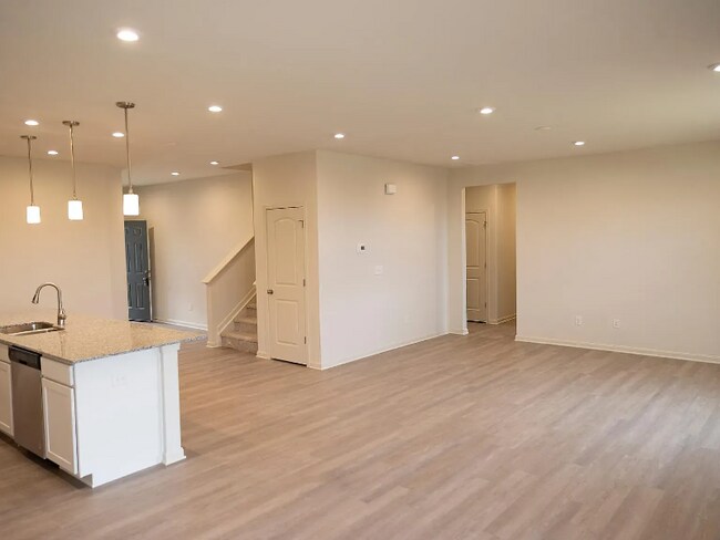 Photo - 5005 Aiken Back Ln