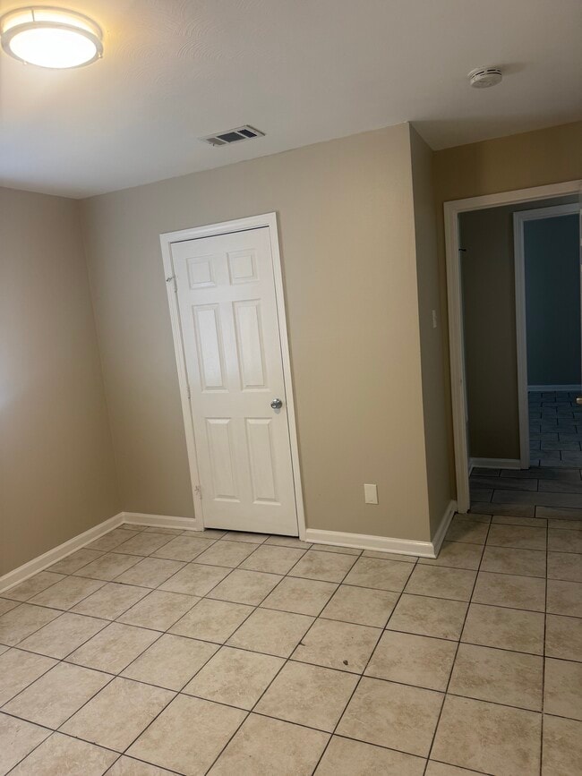 Photo - 8832 Dinkins St