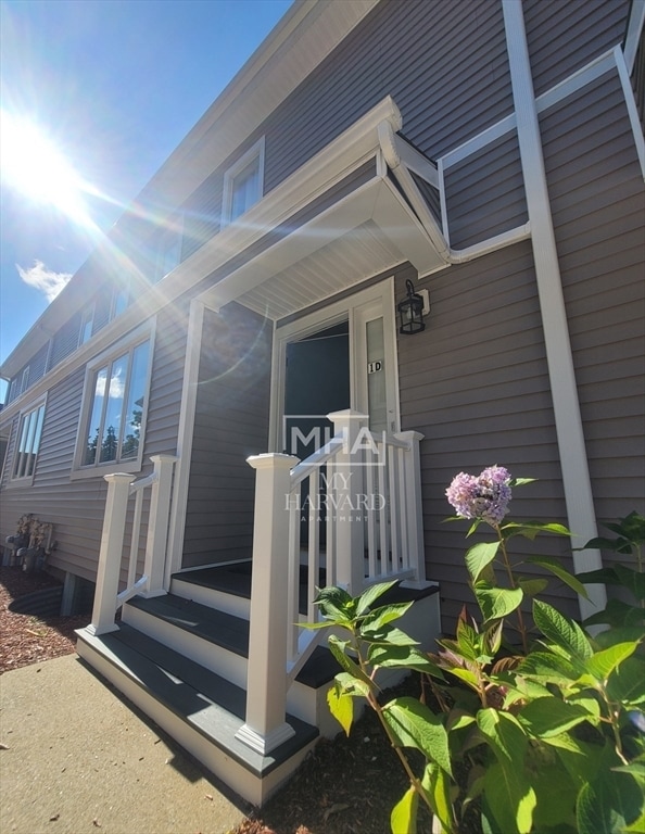 Building Photo - 1 Raymond St Unit #D Rental