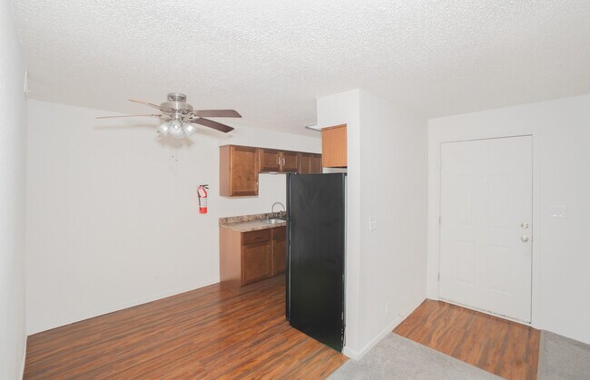 Dining & Kitchen Area